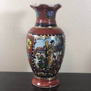 Antique Kutani Japanese Vase Moriage Porcelain Scalloped Top And Hand Painted